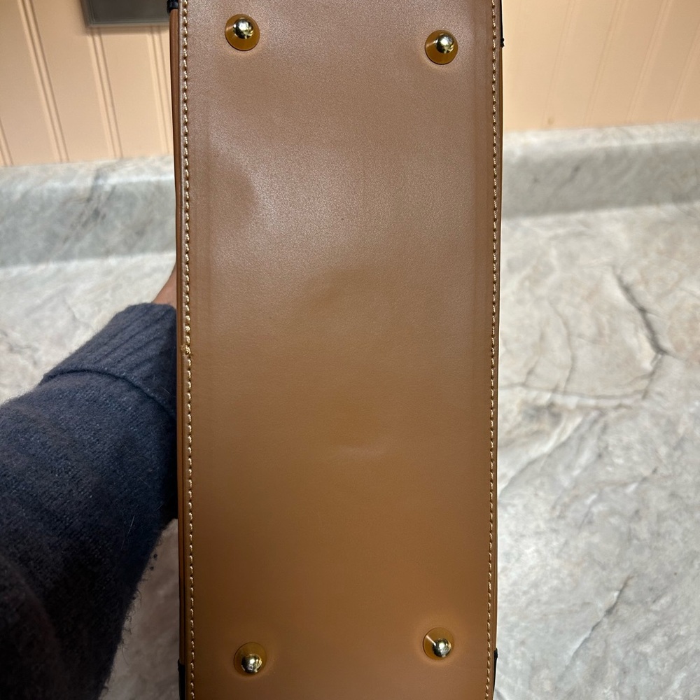 Italian Leather Handbag - Picture 3 of 6